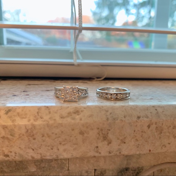 SOLD ✨Diamond 2 piece set - Picture 6 of 7